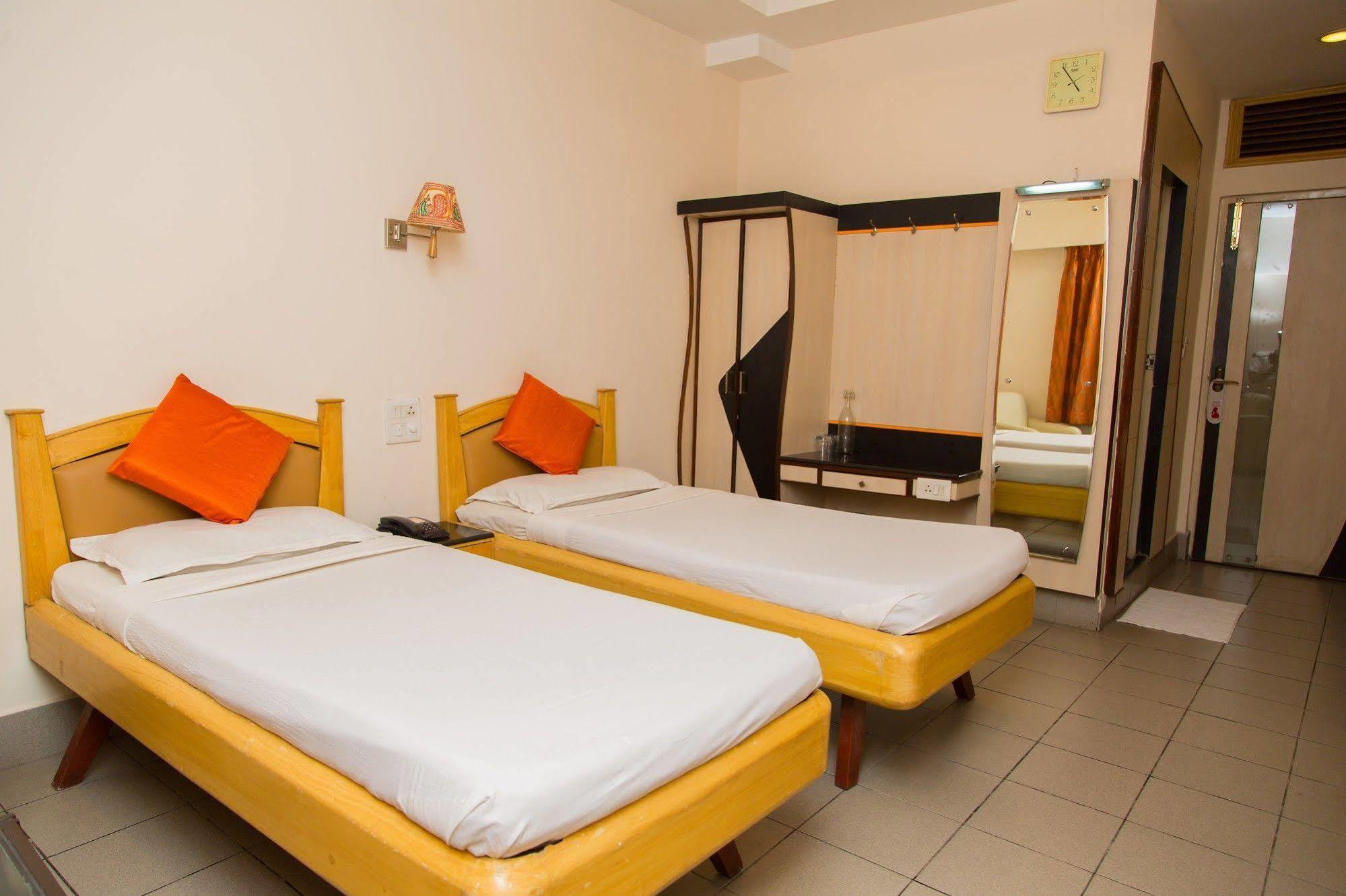 Fabhotel Kinnera Comforts Railway Station Вишакхапатнам Экстерьер фото