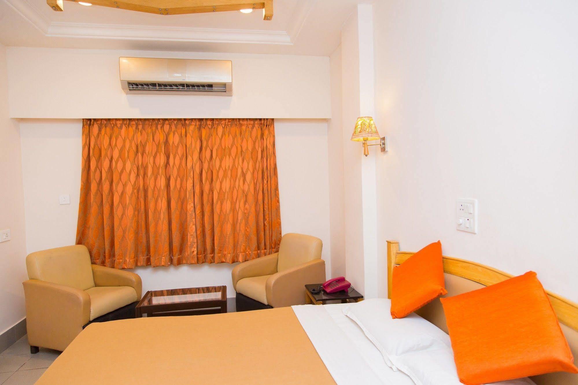 Fabhotel Kinnera Comforts Railway Station Вишакхапатнам Экстерьер фото
